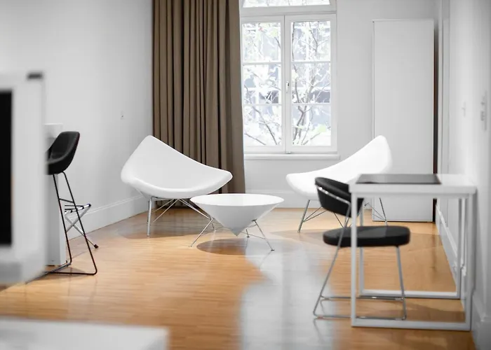 Hotel Blow Up Hall 5050